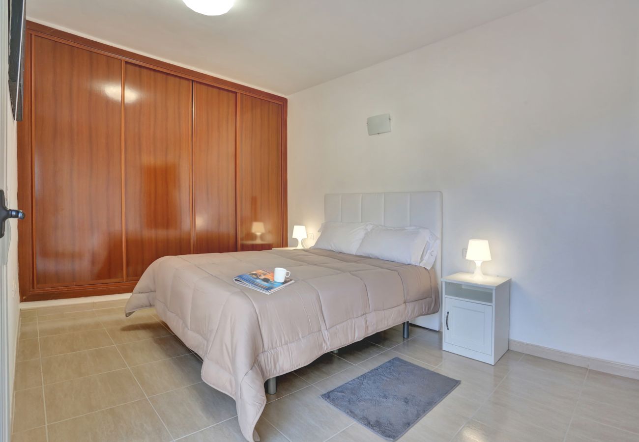 Appartement à Arona - San Lorenzo Apt, 2Huge Terraces Whit View, Parking