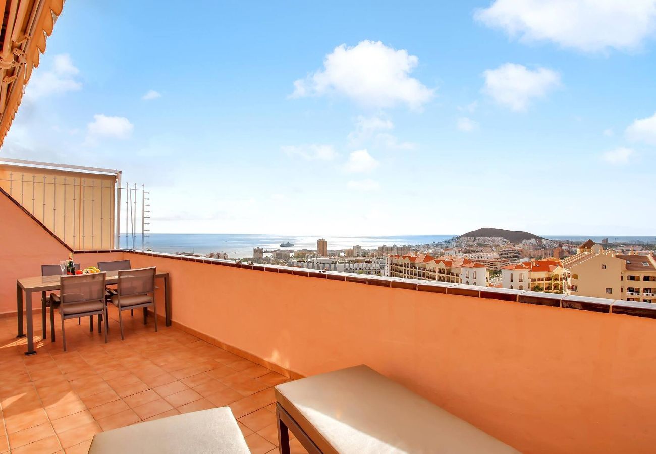 Appartamento a Los Cristianos - Stunning View Penthouse, Big Terrace, Heated Pool 