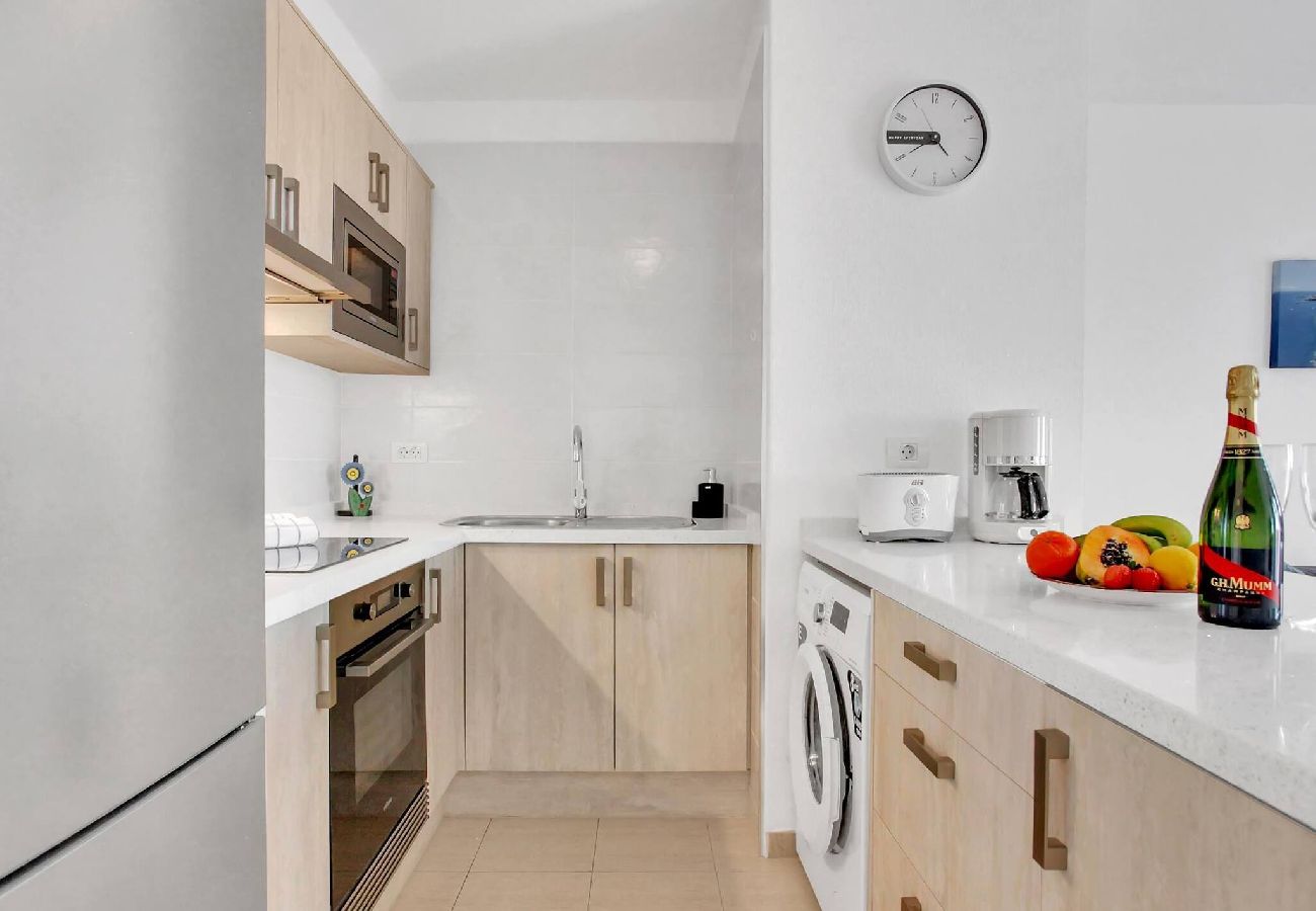 Appartamento a Los Cristianos - Stunning View Penthouse, Big Terrace, Heated Pool 