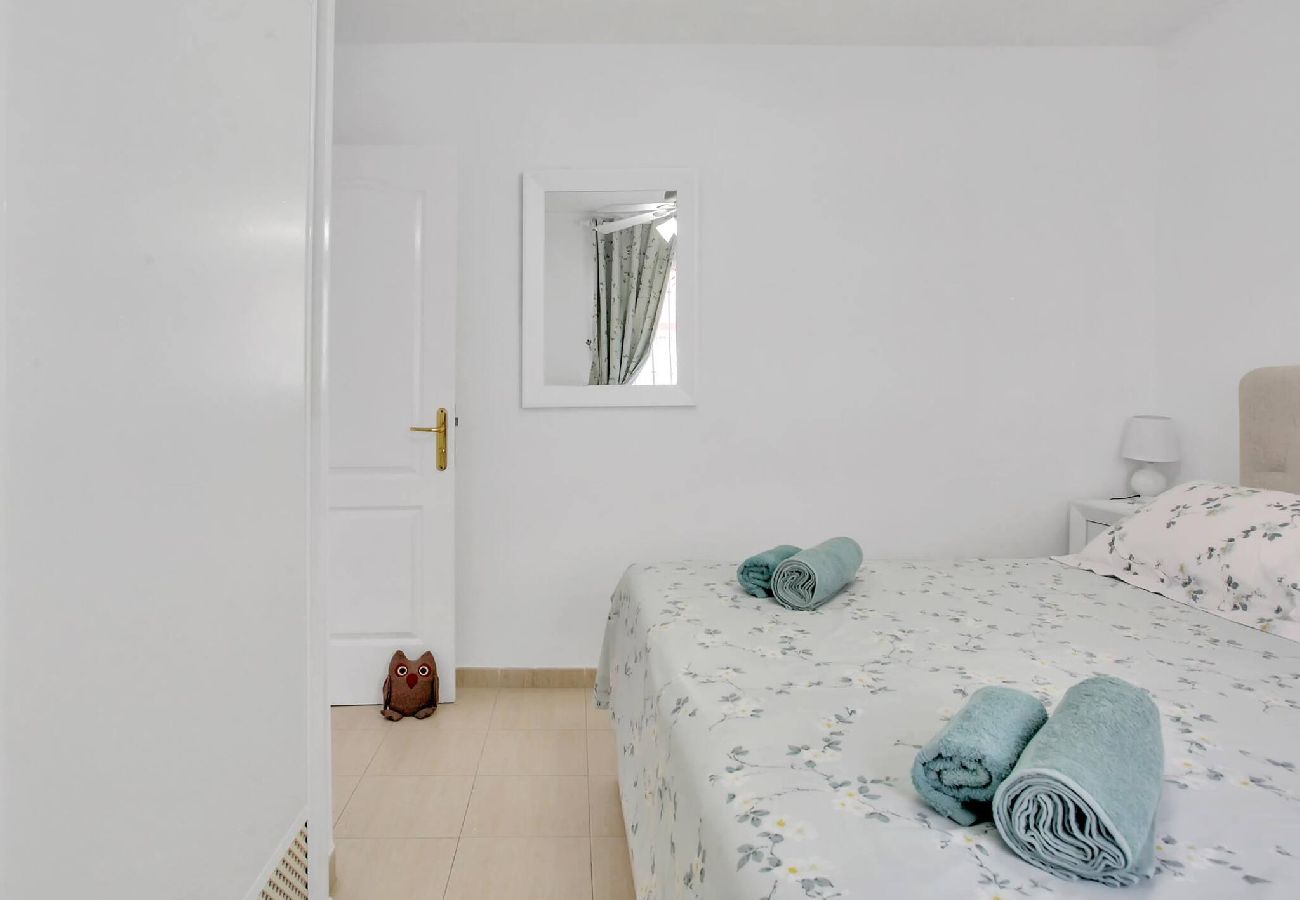 Appartamento a Los Cristianos - Stunning View Penthouse, Big Terrace, Heated Pool 