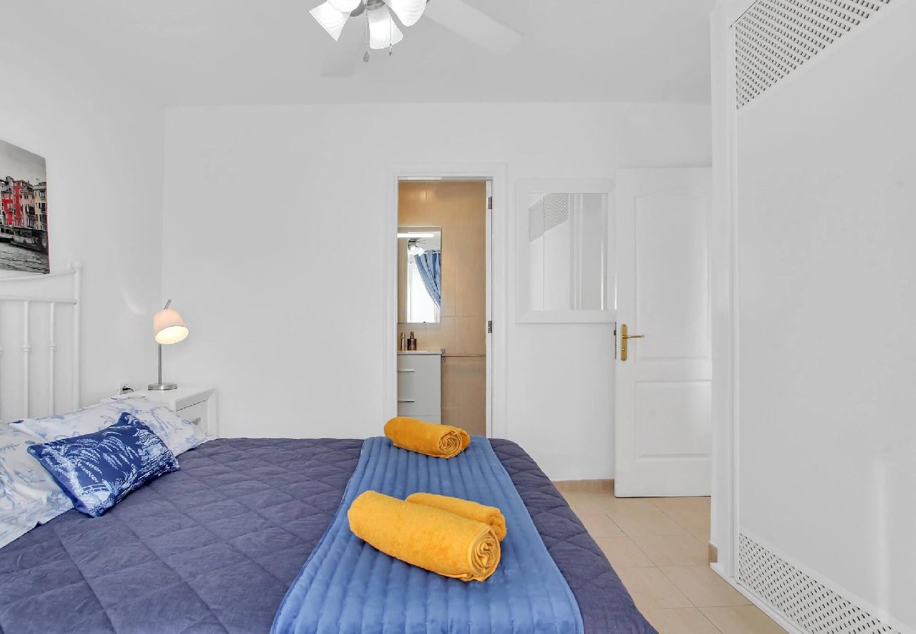 Appartamento a Los Cristianos - Stunning View Penthouse, Big Terrace, Heated Pool 
