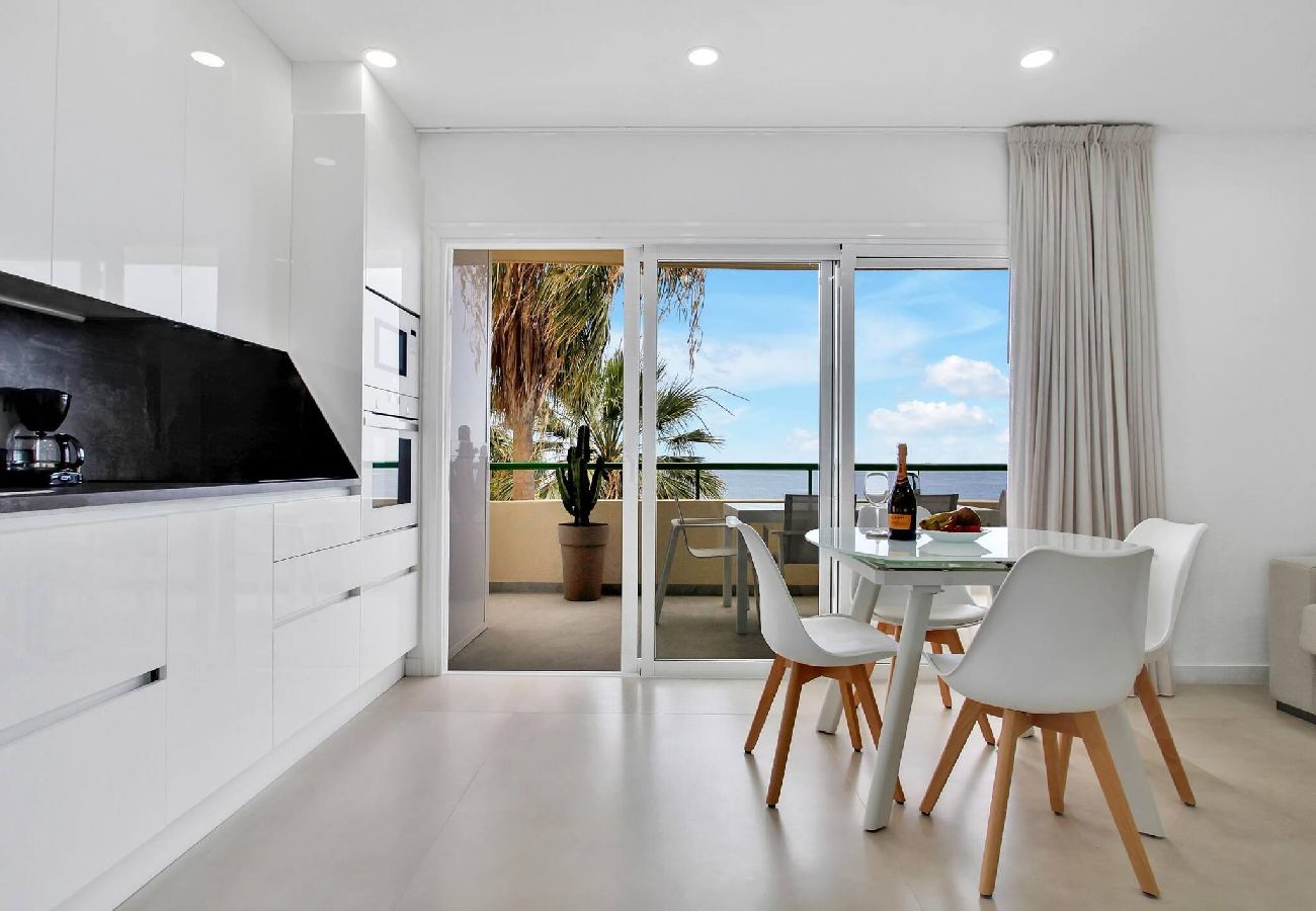 Appartamento a Arona - Casa Marinita, Penthouse By The Sea 