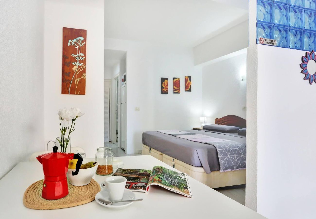 Studio a Los Cristianos - Relaxing Studio Los Cristianos,AirCon, Heated Pool 