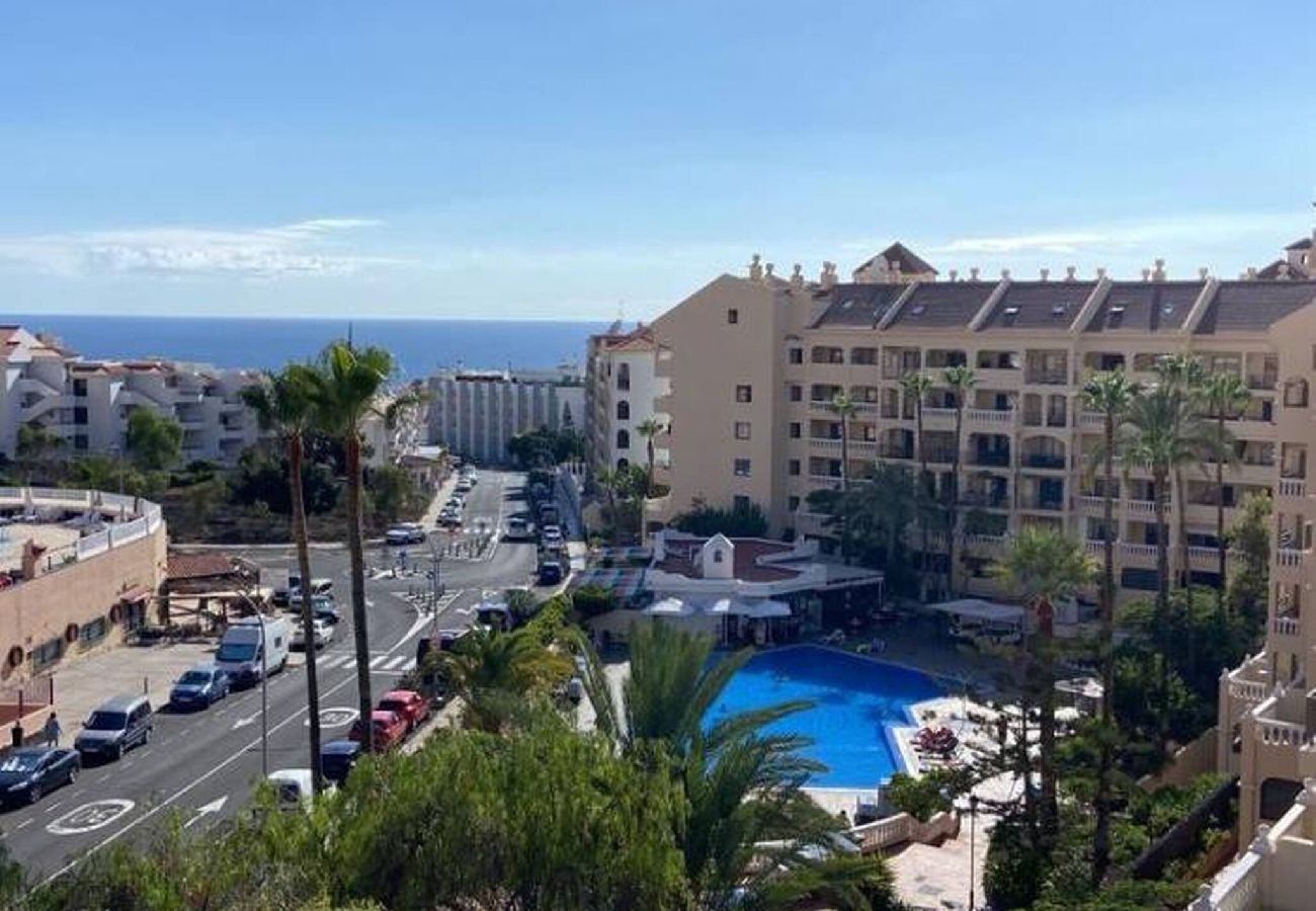Studio a Los Cristianos - Top Floor Panoramic Studio, Heated Pool 