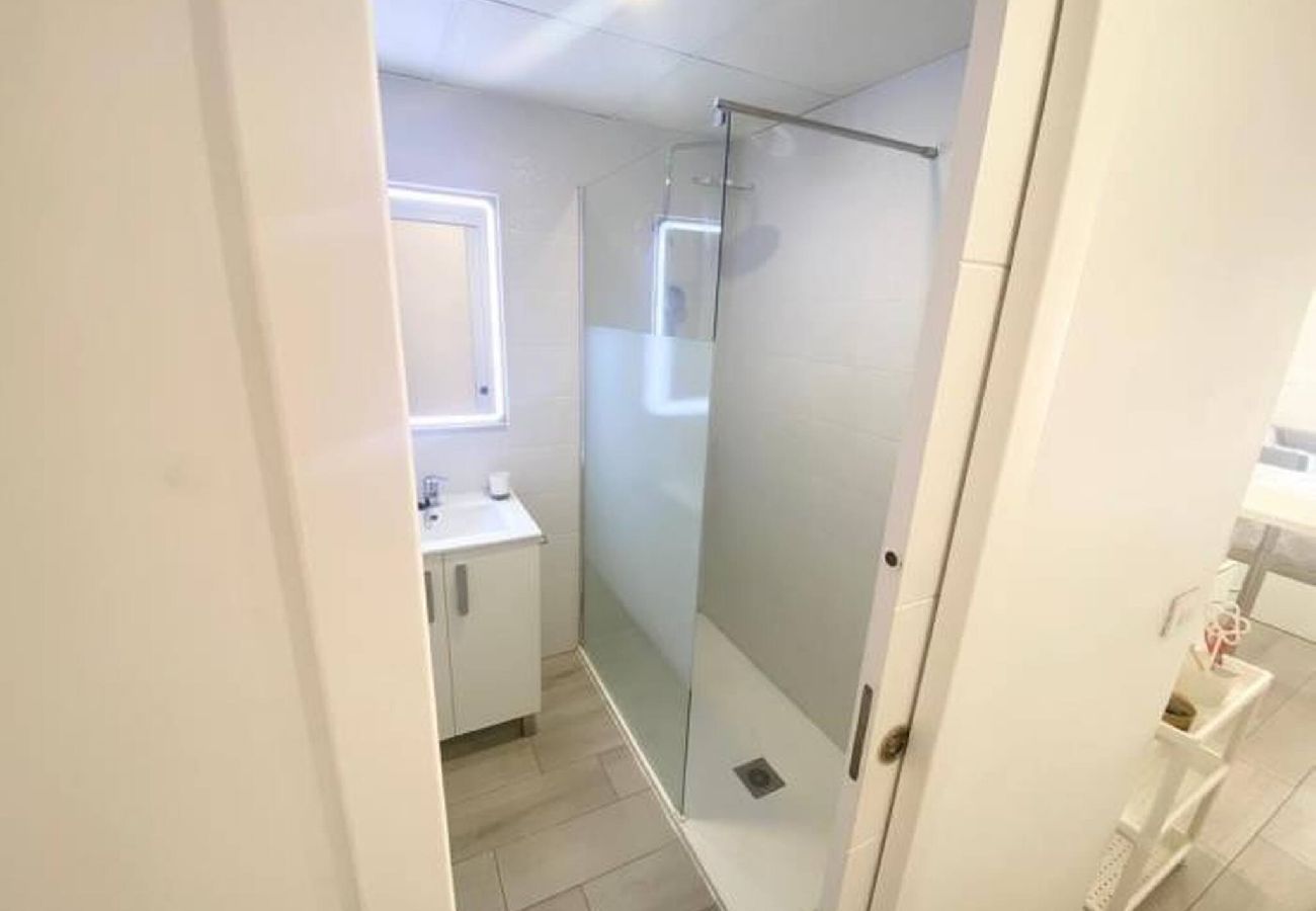 Studio a Los Cristianos - Top Floor Panoramic Studio, Heated Pool 