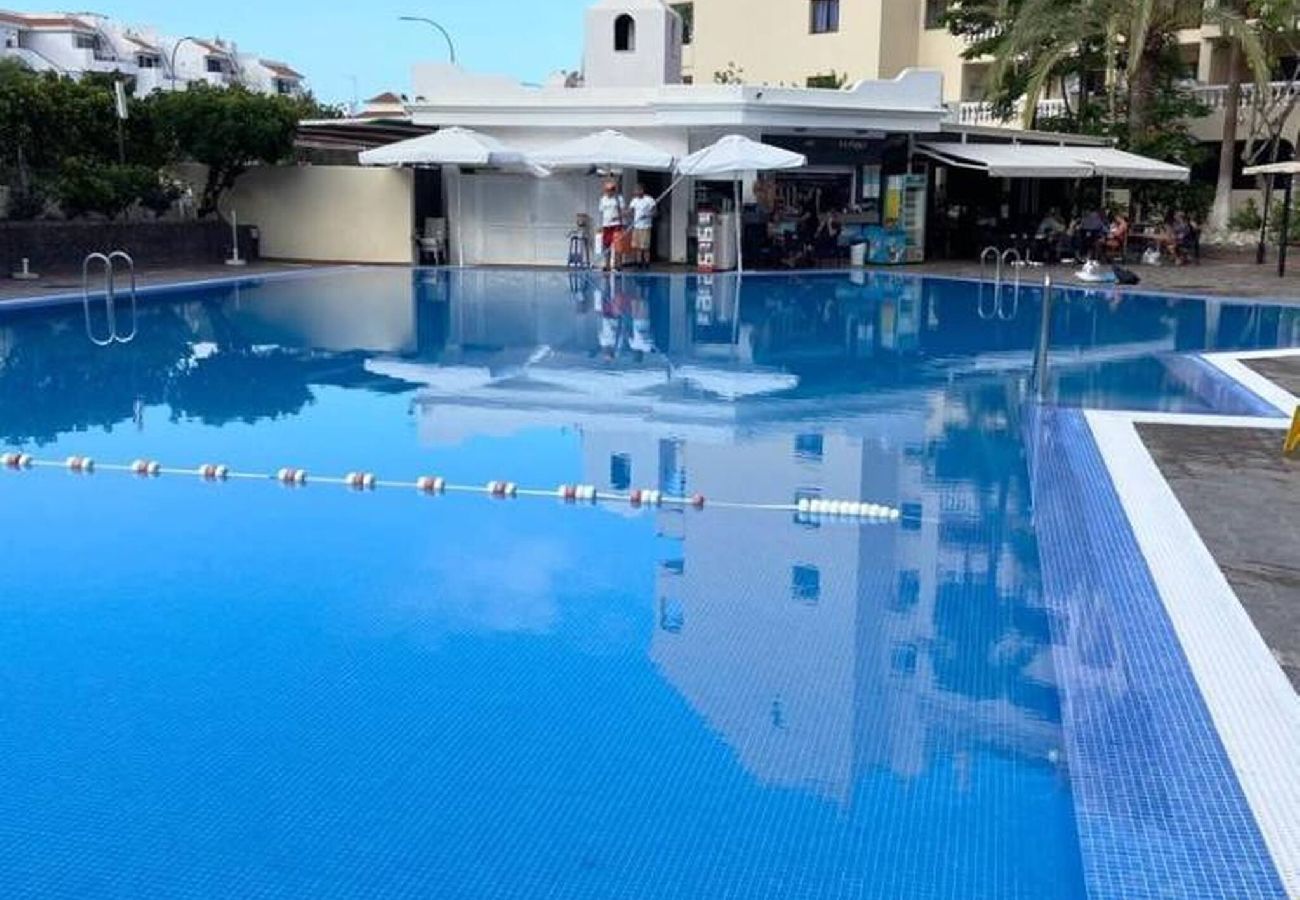 Studio a Los Cristianos - Top Floor Panoramic Studio, Heated Pool 