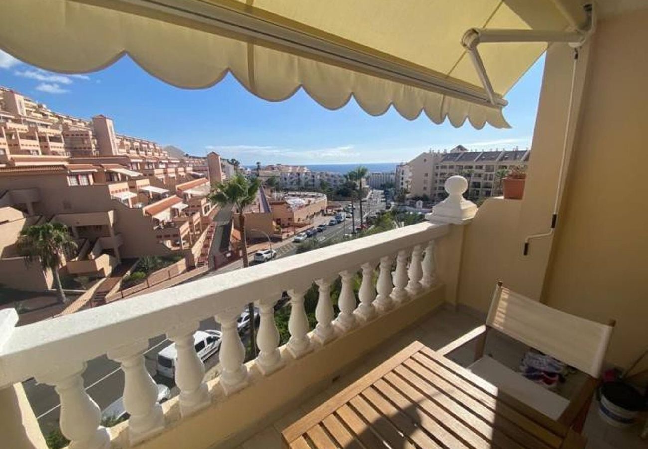 Studio a Los Cristianos - Top Floor Panoramic Studio, Heated Pool 