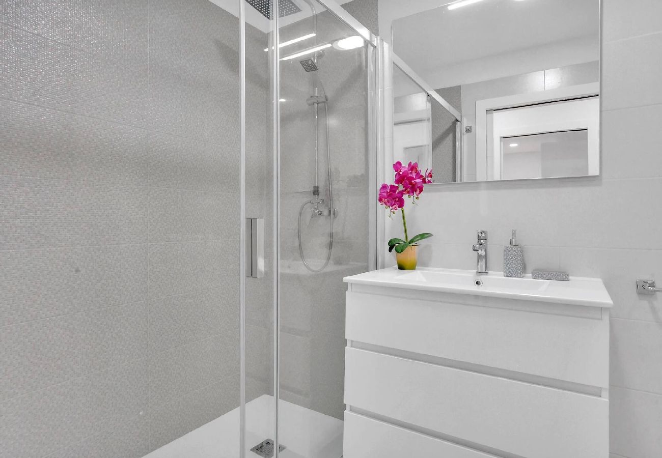 Appartamento a Playa de Las Americas - Charming Las Americas, Terrace, Fiber, Pool 