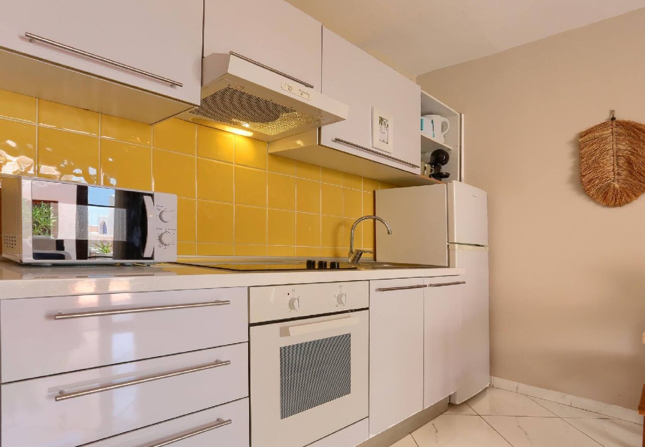 Appartamento a Los Cristianos - Sunny 1 bed, Los Cristianos,Heated Pool,Air Con 
