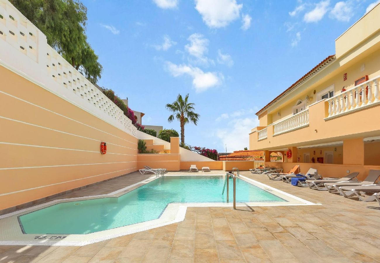 Appartamento a Acantilados de Los Gigantes - The Stone Apartment, Los Gigantes, Heated Pool