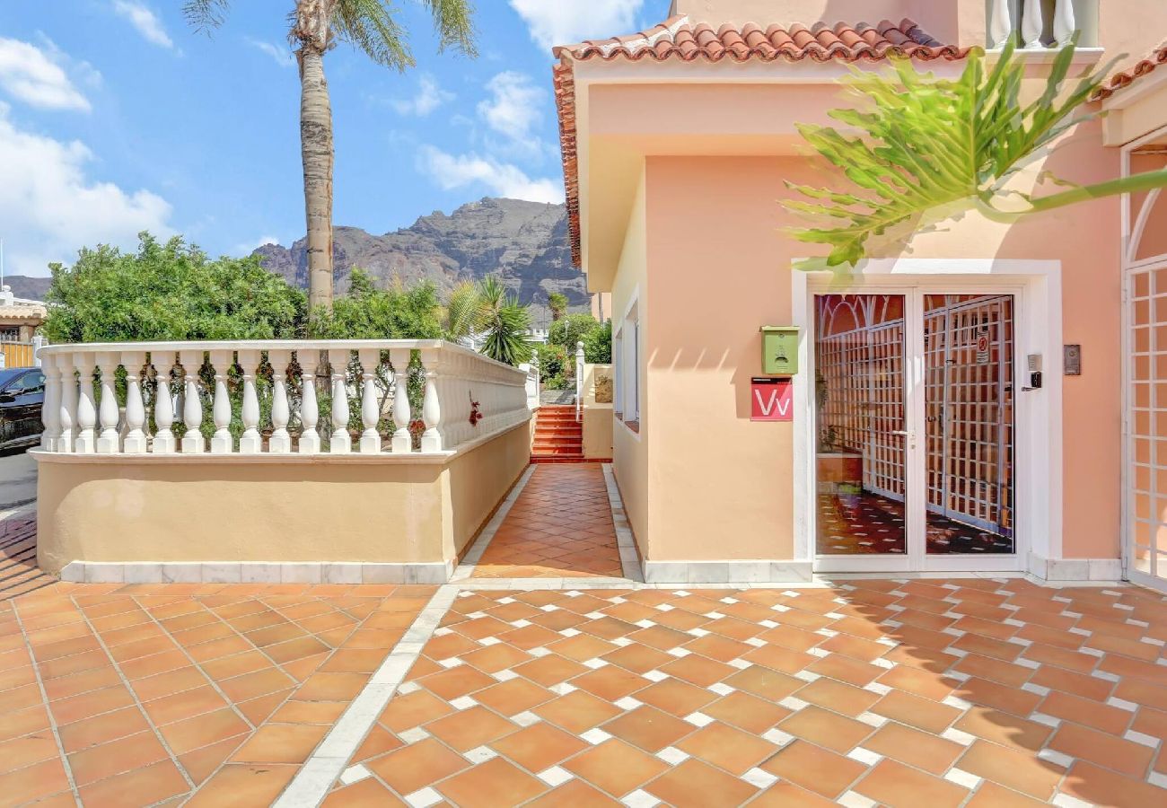 Appartamento a Acantilados de Los Gigantes - The Stone Apartment, Los Gigantes, Heated Pool