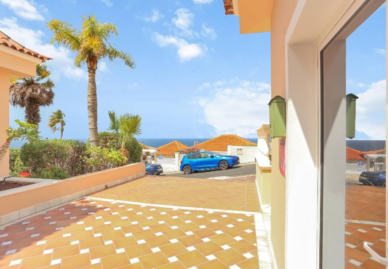 Appartamento a Acantilados de Los Gigantes - The Stone Apartment, Los Gigantes, Heated Pool