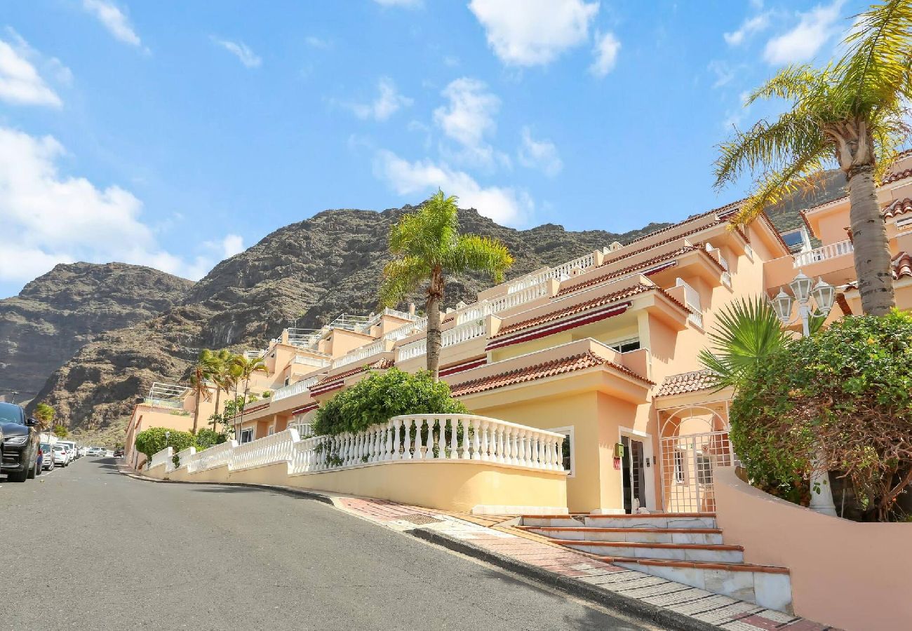Appartamento a Acantilados de Los Gigantes - The Stone Apartment, Los Gigantes, Heated Pool