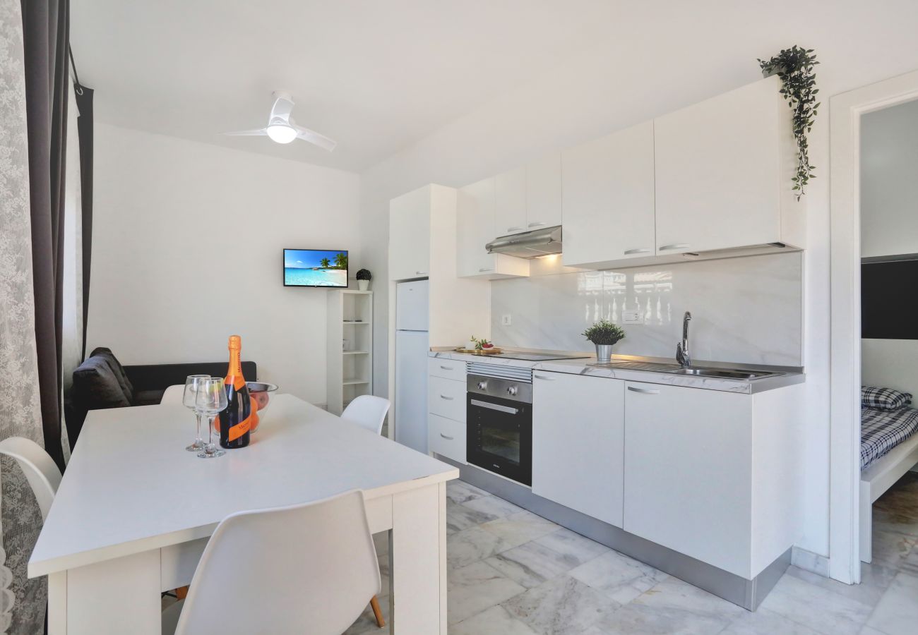 Appartamento a Acantilados de Los Gigantes - The Stone Apartment, Los Gigantes, Heated Pool