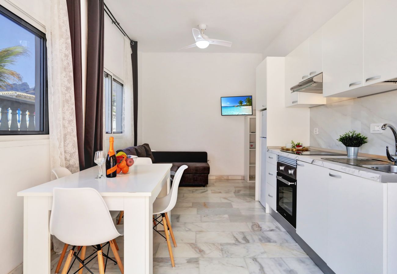 Appartamento a Acantilados de Los Gigantes - The Stone Apartment, Los Gigantes, Heated Pool