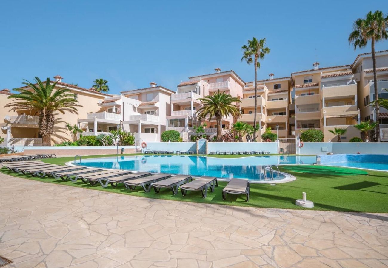 Appartamento a Arona - Atlantic Breeze, Terrace, Pool, Fast Wifi 