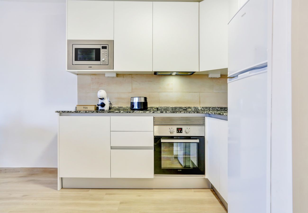 Appartamento a Arona - Atlantic Breeze, Terrace, Pool, Fast Wifi 