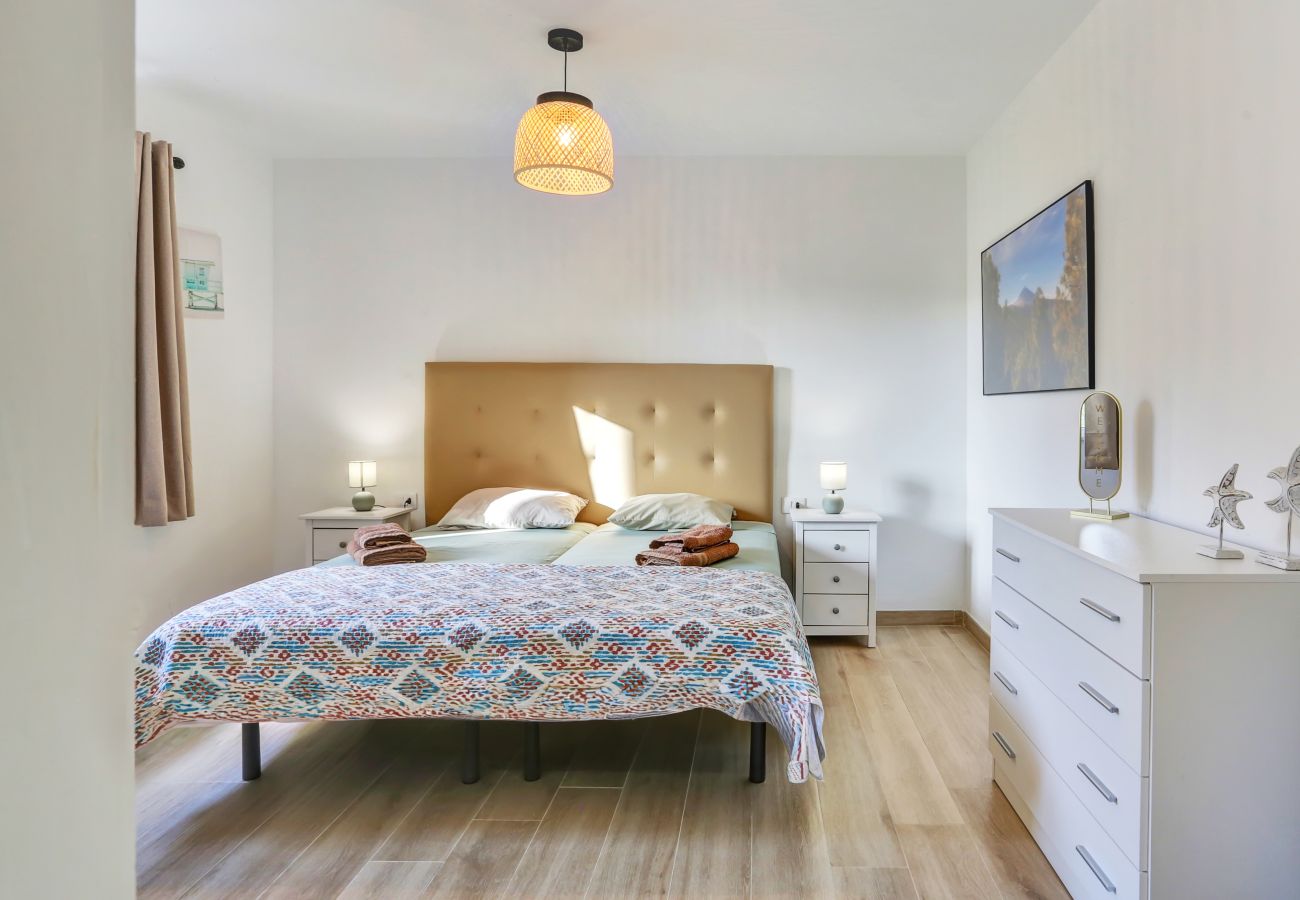 Appartamento a Arona - Atlantic Breeze, Terrace, Pool, Fast Wifi 